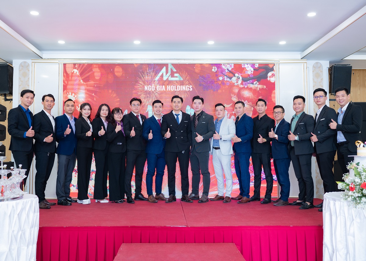 Banner Ngô Gia Holdings 1